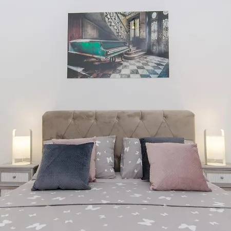 Cozy Center For 2 Apartment Split