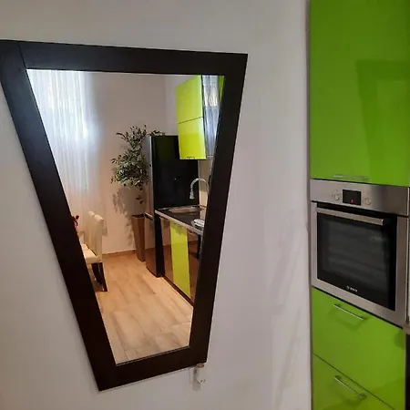 Cozy Center For 2 Apartment Split